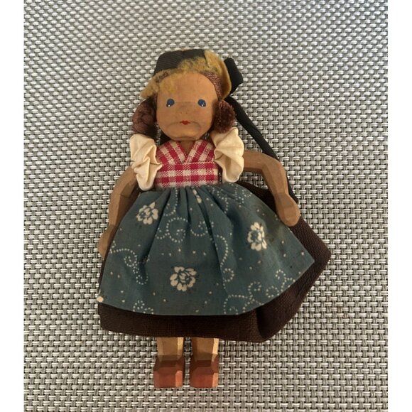 Vintage Lotte Sievers Hahn Handcarved Germany Doll Traditional Dress - Picture 1 of 5
